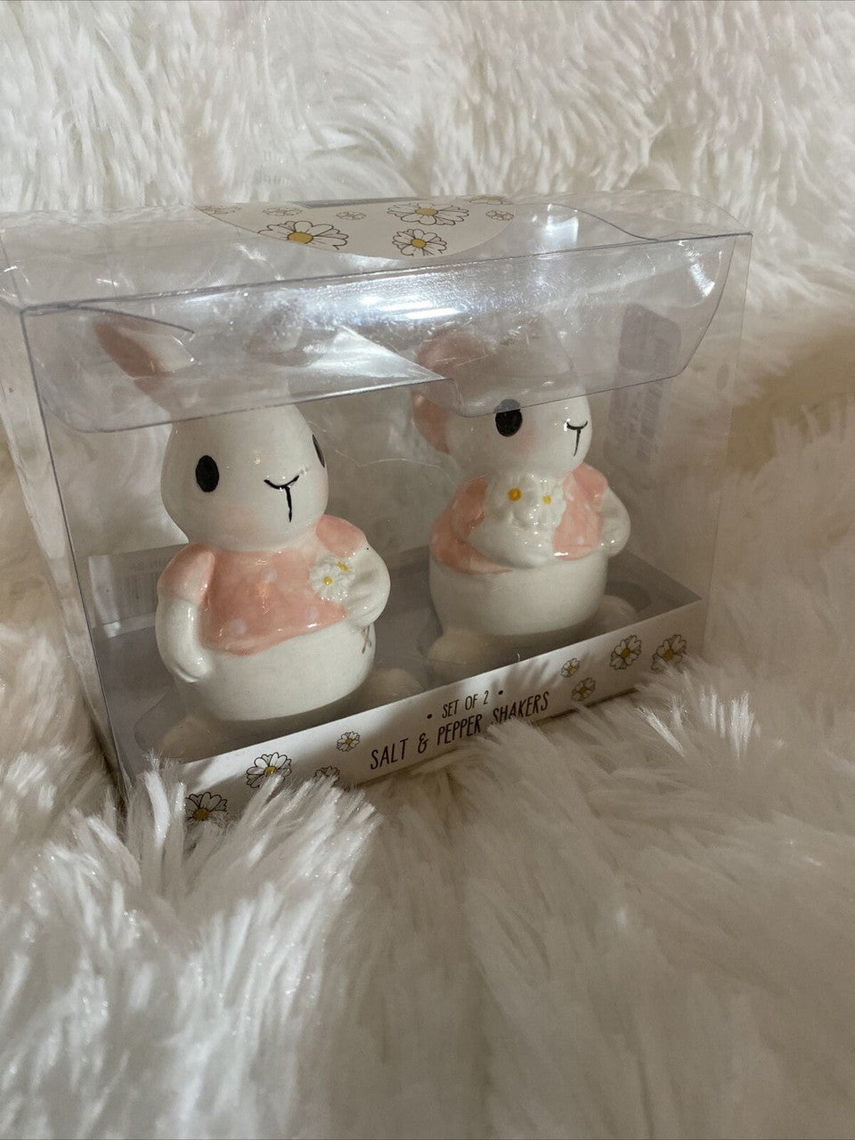 10 Strawberry Street Adorable Bunny Salt and Pepper Shaker Set