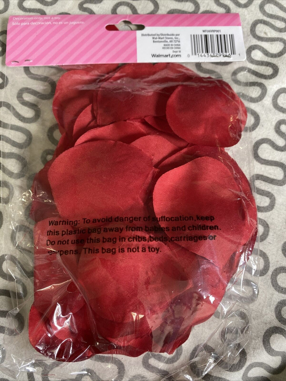 100 rose petals Decoration NOT A TOY