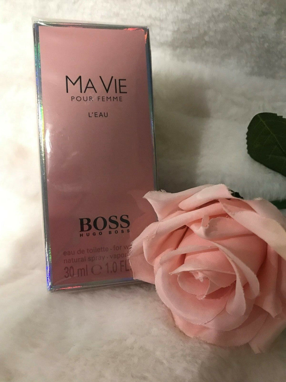 Front and side views of Ma Vie Pour Femme L'eau by Hugo Boss – 1oz / 30ml in pink packaging