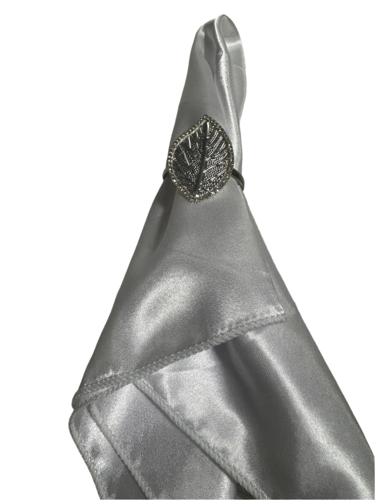 Set of 4 silver-tone leaf napkin rings with rhinestone accents – Zodax