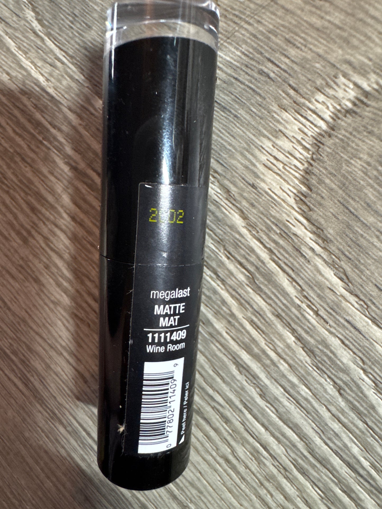 Semi-Matte Lipstick with Hyaluronic Acid - Long Lasting Wine Room Shade
