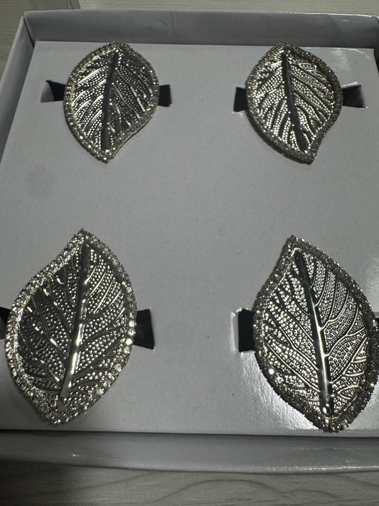 Set of 4 silver-tone leaf napkin rings with rhinestone accents – Zodax