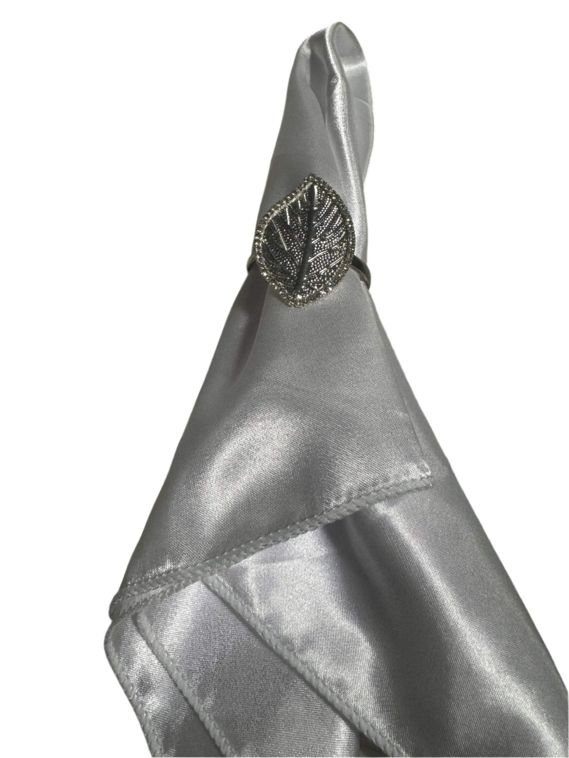 Set of 4 silver-tone leaf napkin rings with rhinestone accents – Zodax