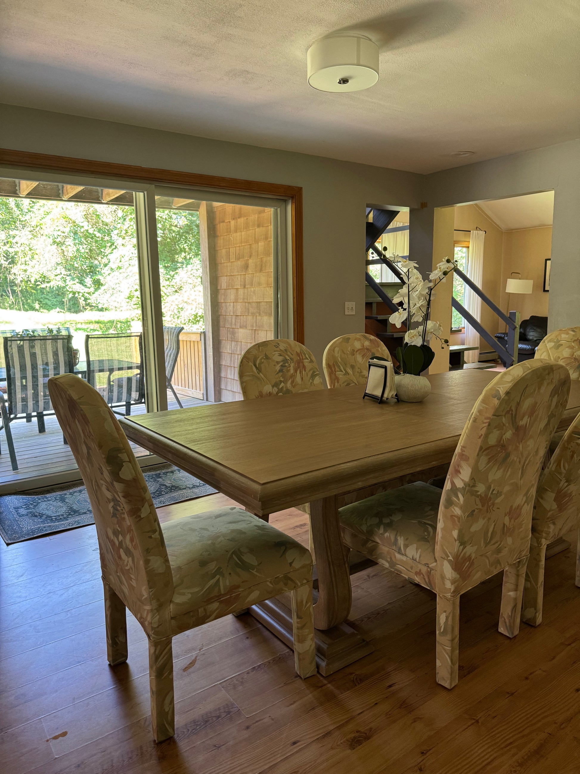 Quiet Cozy Stay Spacious Home Near Beach & Shops – large 4-bedroom vacation rental in Hamden, CT 06514 perfect for families and groups, private setting near shoreline and stores