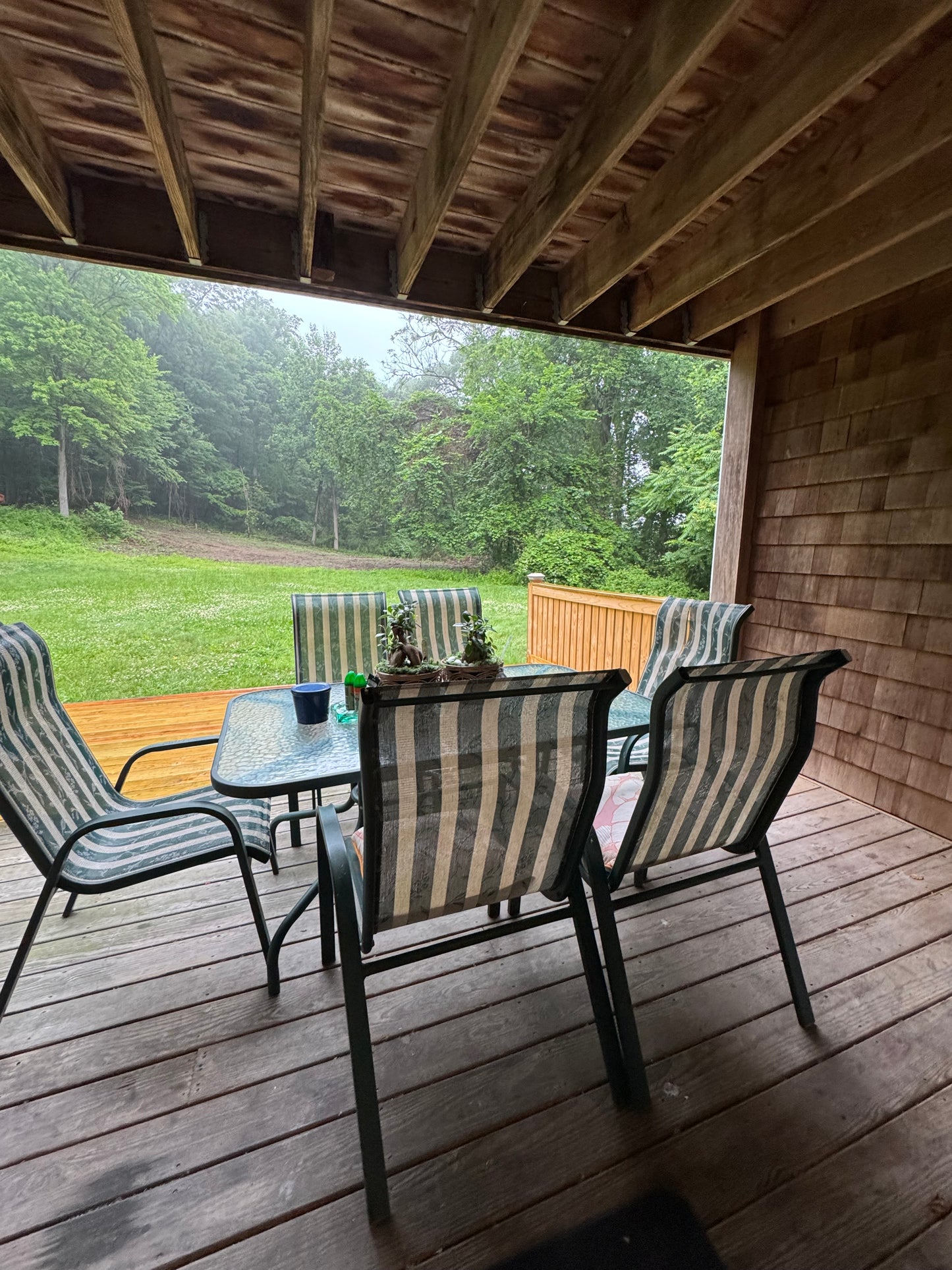 Quiet Cozy Stay Spacious Home Near Beach & Shops – large 4-bedroom vacation rental in Hamden, CT 06514 perfect for families and groups, private setting near shoreline and stores
